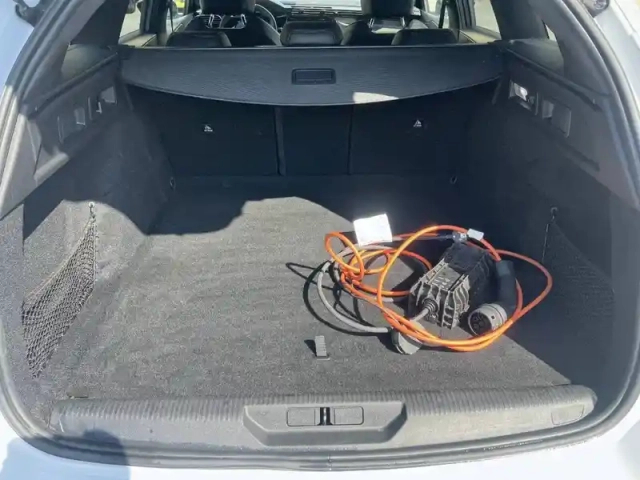 Peugeot 308 sw phev 225 e-eat8 — photo 49