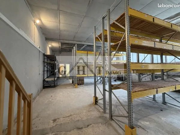 Local industriel 337 m²