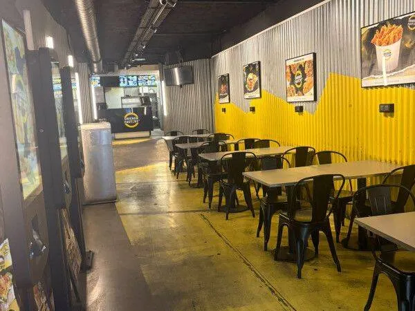 Local commercial 140 m²