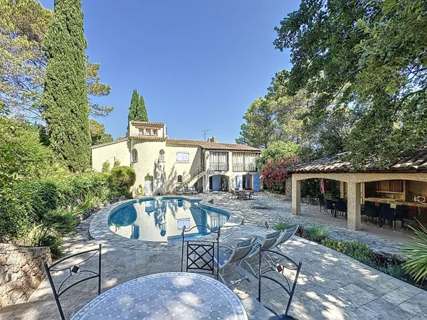 Grande villa de caractere en Provence avec piscinea Lorgues