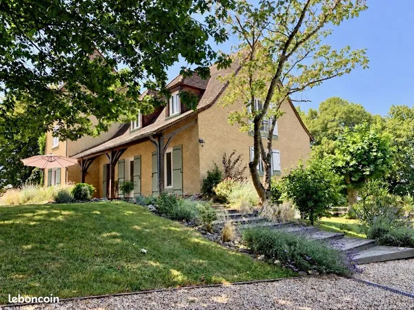 Propriété 9 pièces 212 m²