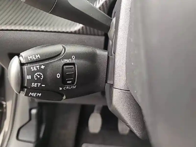 Peugeot 208 puretech 100 s&amp;s bvm6 — photo 23