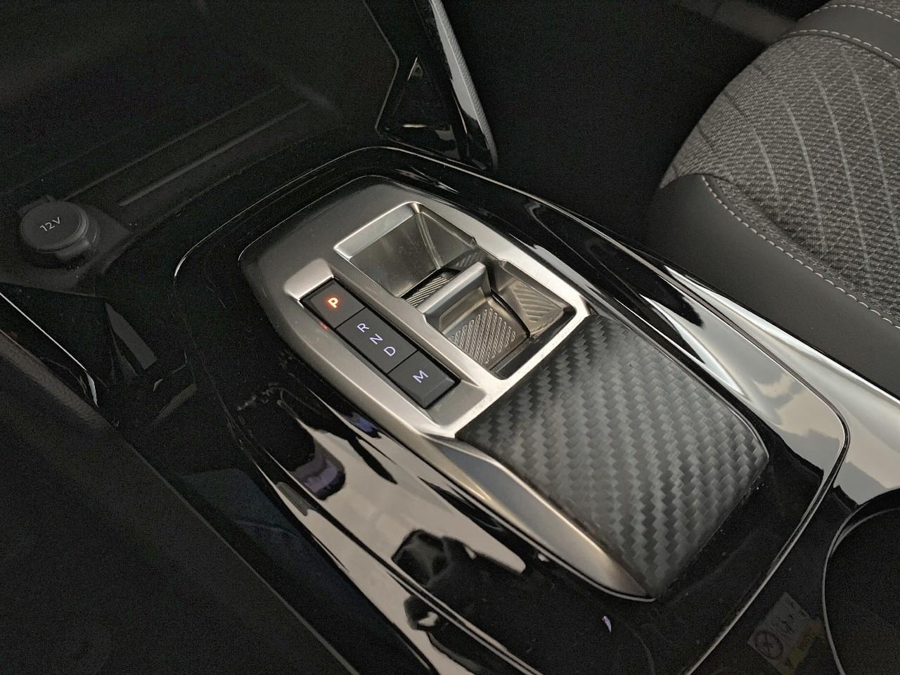 Peugeot 2008 hybrid 145 ch e-dcs6 allure — photo 18