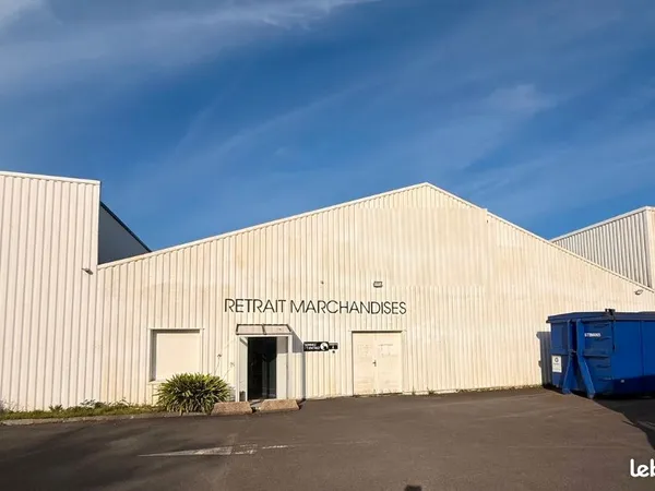 Local 920 m² TREGUEUX