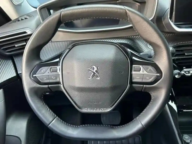 Peugeot 2008 e- 136ch allure business — photo 9