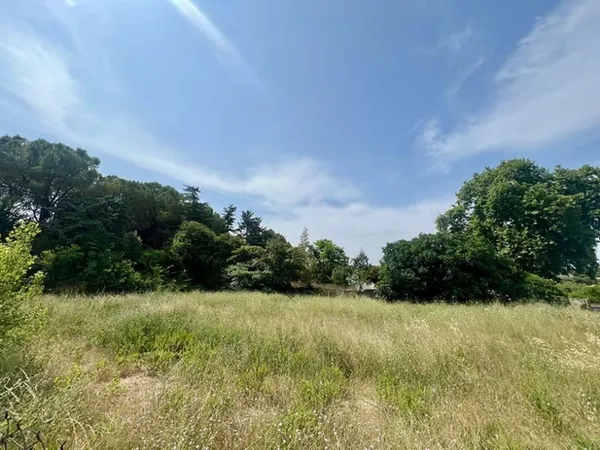 Terrain 320 m²