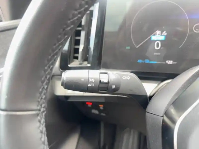 Renault Megane e-tech ev40 130ch standard charge — photo 31