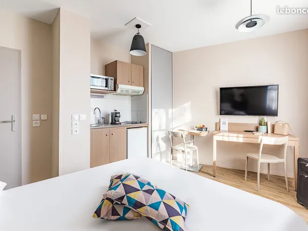 Location studio meuble 20m2
