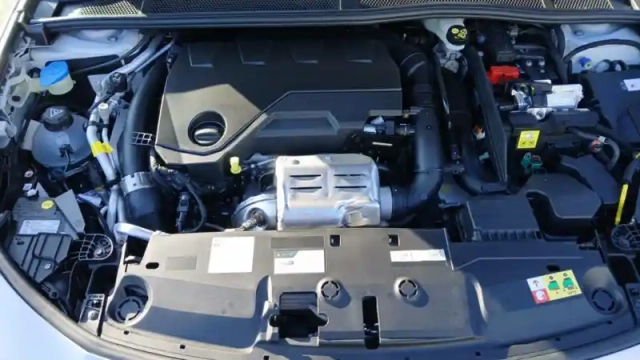 Peugeot 308 plug-in hybrid 195 ch e-dcs7 — photo 13