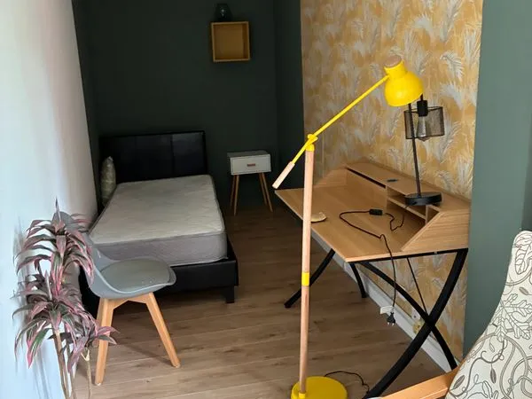 Chambre meublée tout confort - Colocation moderne Cergy (Proche ESSEC / CY Tech / RER A)