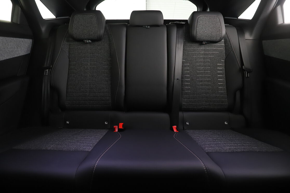 Peugeot 3008 1.2 Hybrid Allure e-DCS6 — photo 14