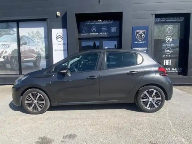 Peugeot 208 1.2 puretech 82 allure — photo 24