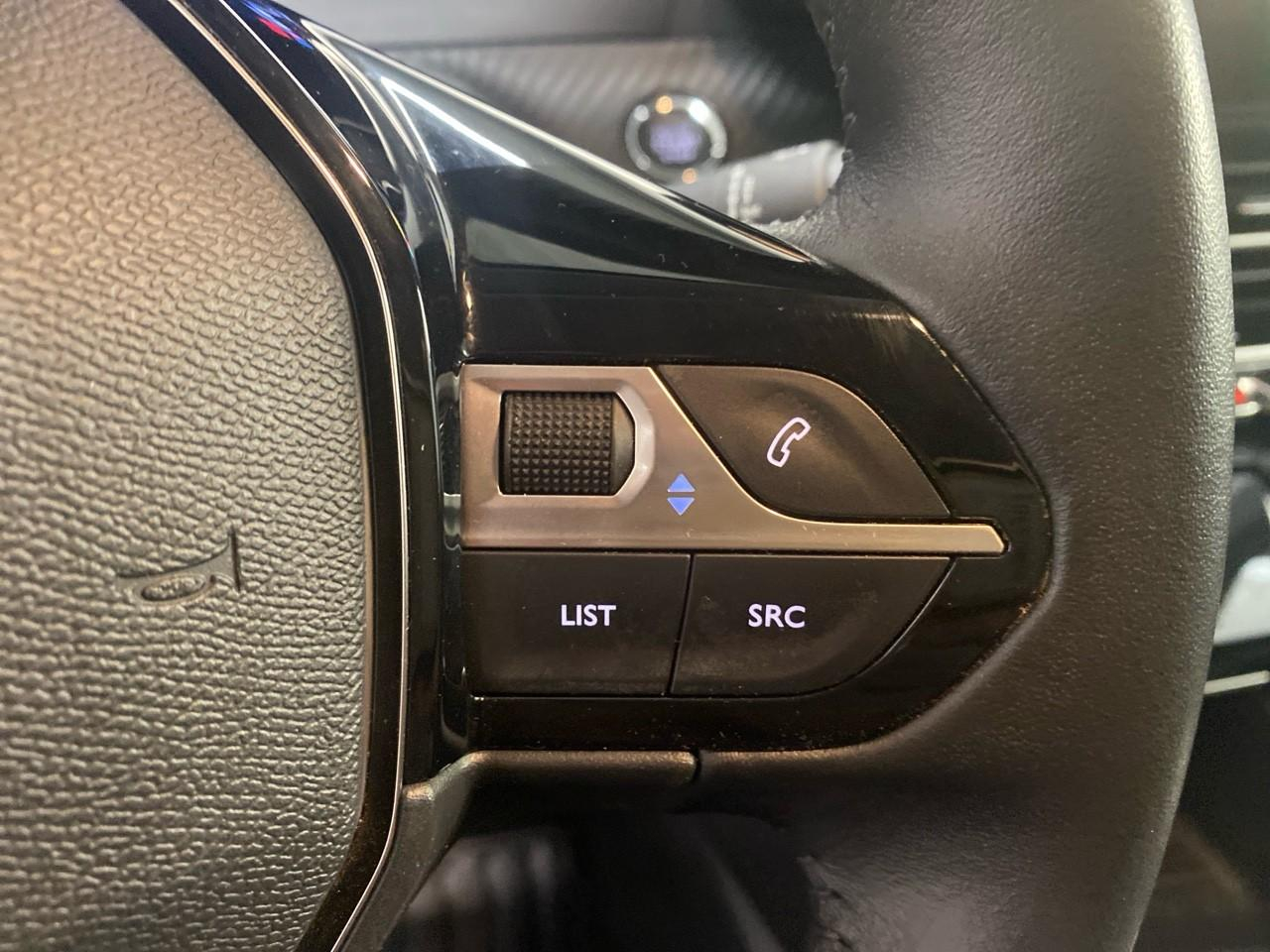 Peugeot 208 100 s&s bvm6 allure — photo 18