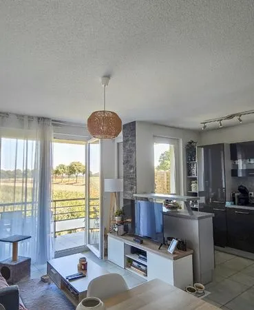 T2 calme et lumineux avec vue dégagée sur les champs, terrasse et garage