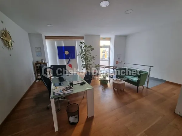 Roanne, Local commercial de 70.90 m²