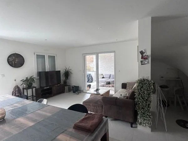 Maison récente de 123 m² avec 4 chambres, jardin et garage - Lancrans