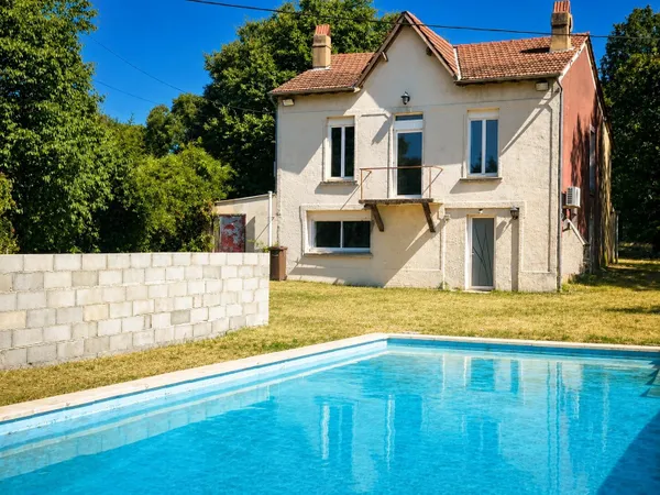 Maison des années 30 de 140m2 sur 1656m2 avec piscine