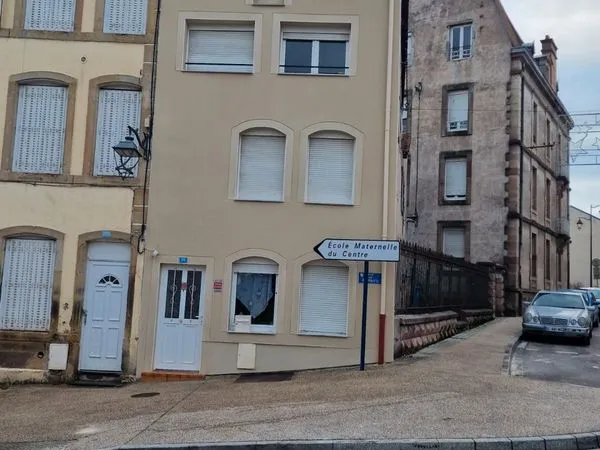 Loue grande maison de ville lumineuse.m