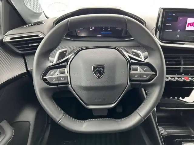 Peugeot 208 hybrid 110 e-dcs6 — photo 9