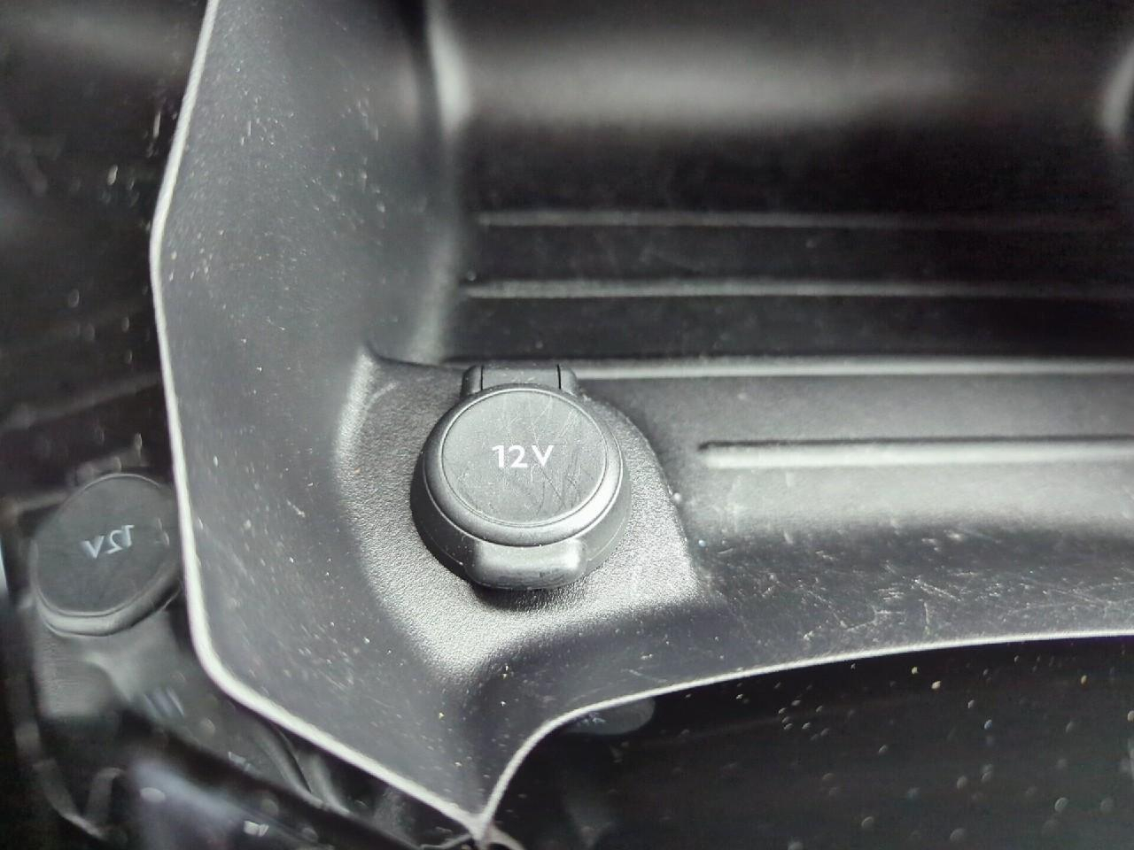 Peugeot 2008 hybrid 145 e-dcs6 allure — photo 26