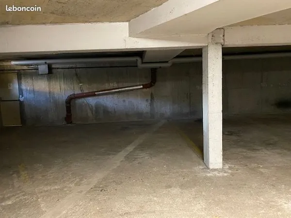 Place de parking pour MOTO rue du Pontel