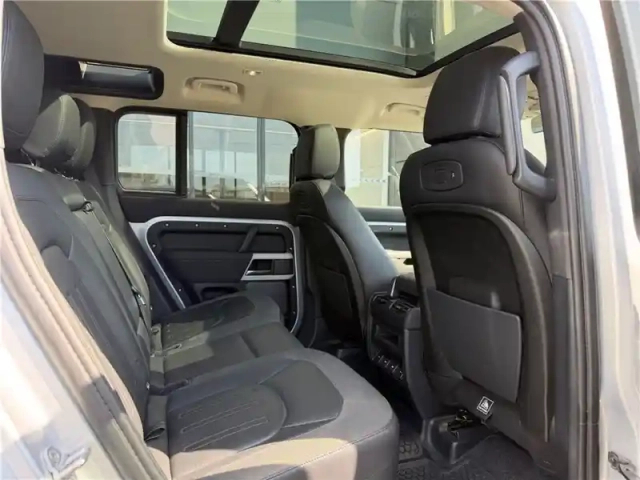 Land Rover Defender 110 d240 bva8 — photo 10