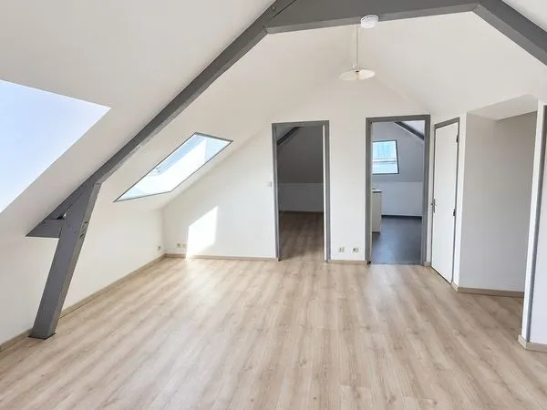Appartement - F2 bis avec bureau - 38m² - refait