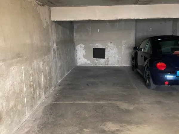 Location place parking couvert