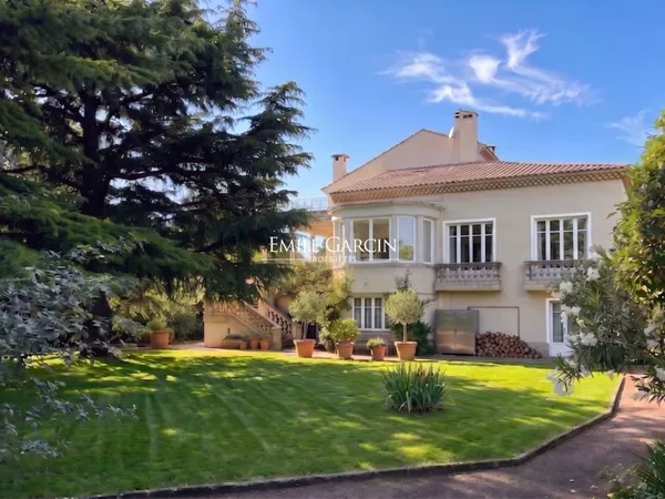 A vendre - Propriété avec piscine | Domaine privé | 674 m² habitables | Terrain 2 418 m² - Marseille