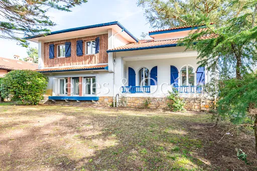 Maison 6 pièces 240 m²
