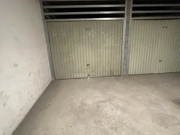 Garage box proche place Sainte Anne