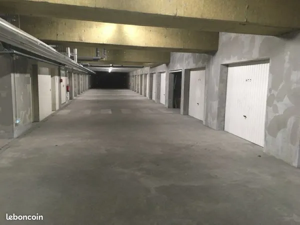 Grand garage 20m2 avec électricité
