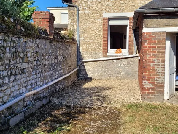 Maison individuelle ancienne libérée au mois de juin (propriétaire agée intégrant une résidence séni