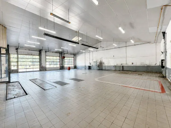 Local d'activité 501 m²