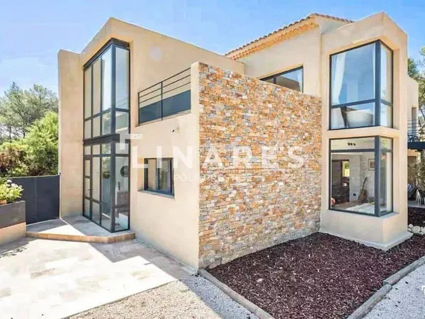Maison de plain-pied 7 pièces 250 m²