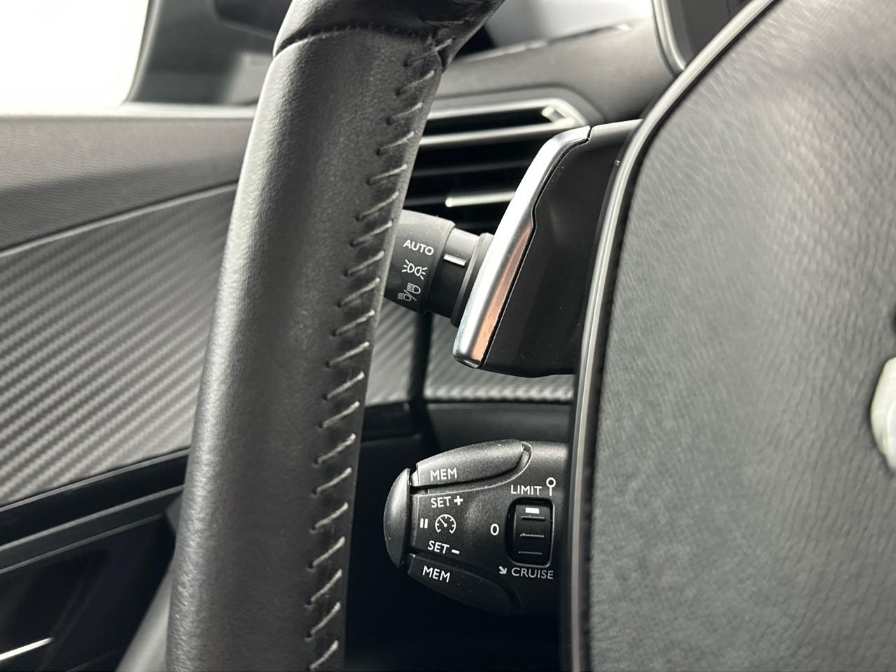Peugeot 2008 puretech 130 s&s eat8 allure pack — photo 19