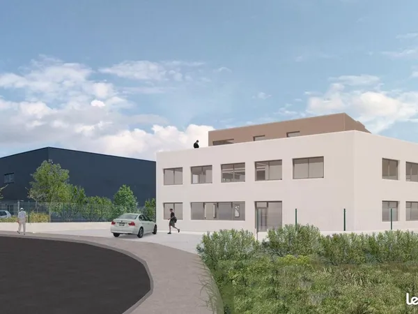 Local 383 m² Fréjus