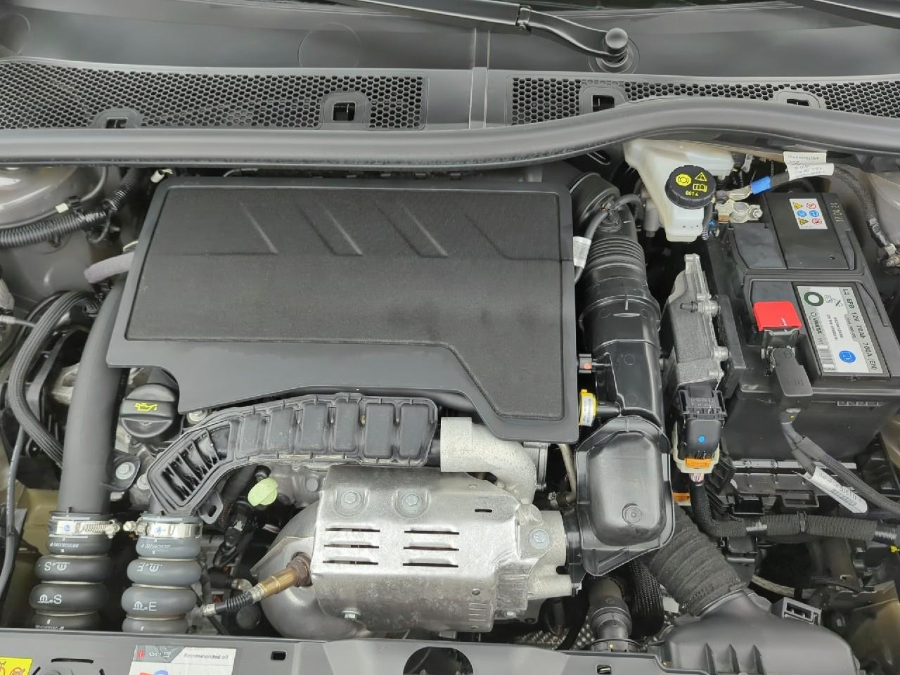 Peugeot 2008 puretech 100 s&s bvm6 active — photo 16