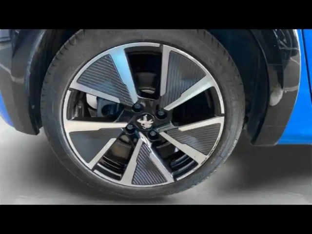 Peugeot 208 e- 136ch gt line — photo 10