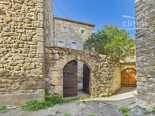 Maison de village avec studio indépendant et extérieur - proche commodités