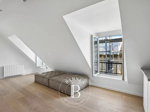 Paris 6 - Notre Dame des Champs - Studio rénové - Dernier étage - Ascenseur - Vues dégagées - Lumine