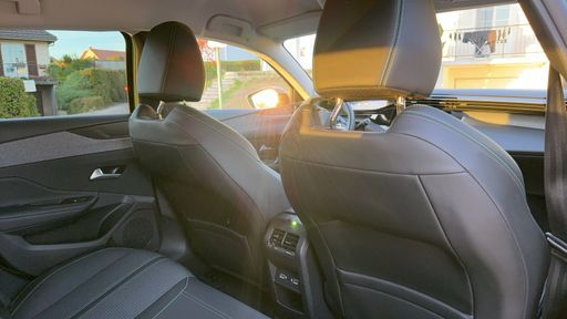 Peugeot 308 1.6 PureTech 180 Hybrid EAT8 - Allure Pack – 2022 – 42191 km – Hybride rechargeable – Boîte Automatique — photo 13