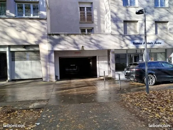 PLACE DE PARKING INDIVIDUELLE université Jean Monnet faculté 6 rue Tréfilerie parking aérien avec po