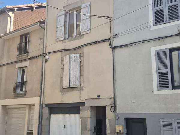 INVESTISSEMENT Immeuble de 273 m2 avec parking Saint Junien