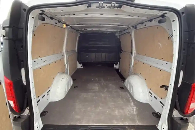 Mercedes Vito fourgon 114 cdi long bva rwd — photo 9