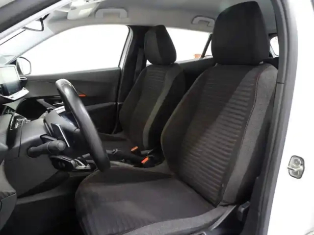 Peugeot 2008 1.2 puretech 130ch s&amp;s active business eat8 7cv — photo 12