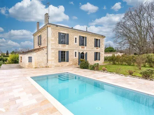 Maison 6 pièces 234 m²