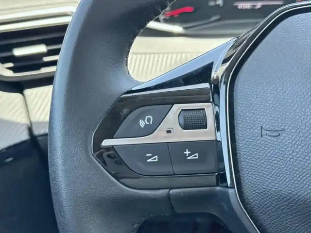 Peugeot 208 puretech 100 s&amp;s bvm6 — photo 18