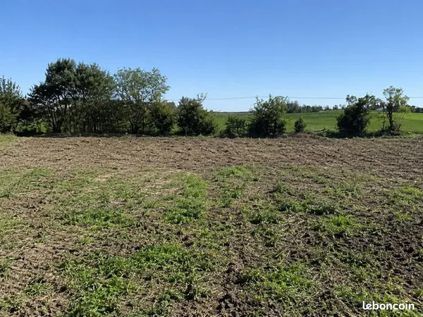 Terrain 715 m² Thaire