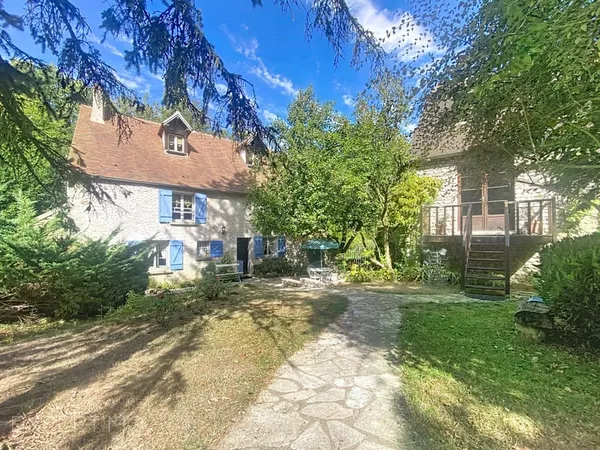 EXCLUSIVITÉ Chalo Saint Mars ensemble de deux maisons d'habi